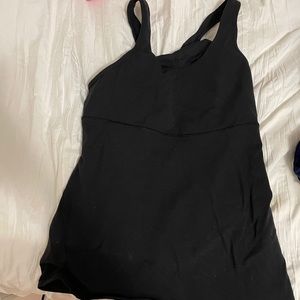 Size 6 lululemon tank top with built in bra.